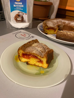 Kuglóf cukor-és tejmentesen, eperlekvárral recept fotója