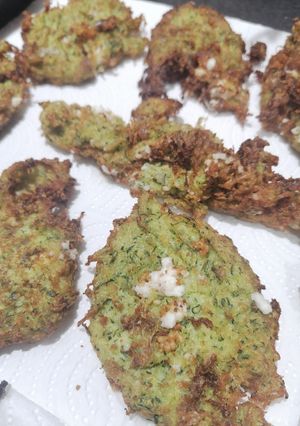 Une photo de Beignets de courgettes à la feta