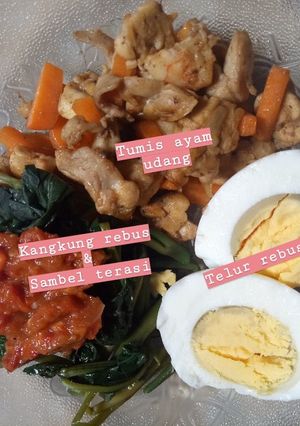 Foto resep 11. Menu diet sehat : tumis ayam udang, kangkung & telur rebus