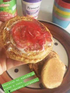 Una foto de Pancitos al sartén de avena y coco fit