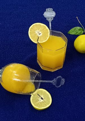 A picture of Lemony and minty sweet lime juice.