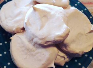 Foto di Meringhe vegane all'acqua faba