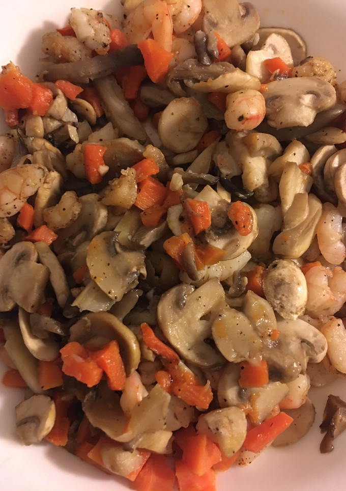 Una foto de Mix de verduras con gambas