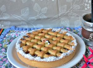 Una foto de Pasta frola de naranja y membrillo con pasas de uvas al oporto🧉