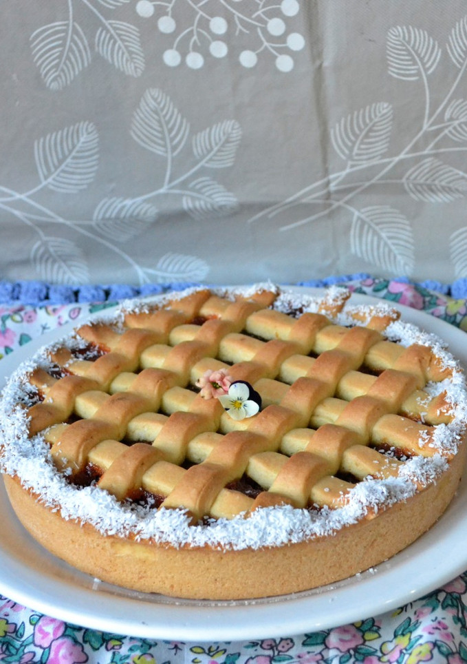 Una foto de Pasta frola de naranja y membrillo con pasas de uvas al oporto🧉