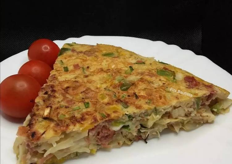 Tortilla crujiente de repollo pimiento y jamón
