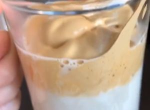 Una foto de Latte de chocolate