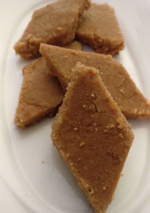 महुडी सुखडी (Mahudi sukhdi recipe in hindi) रेसिपी मुख्य फोटो
