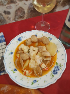 Una foto de Rape con almejas