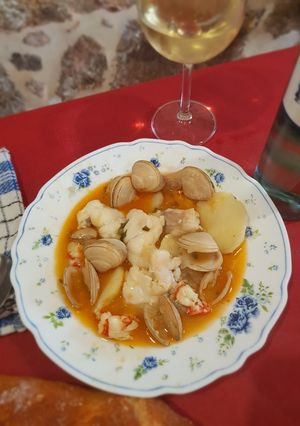 Una foto de Rape con almejas