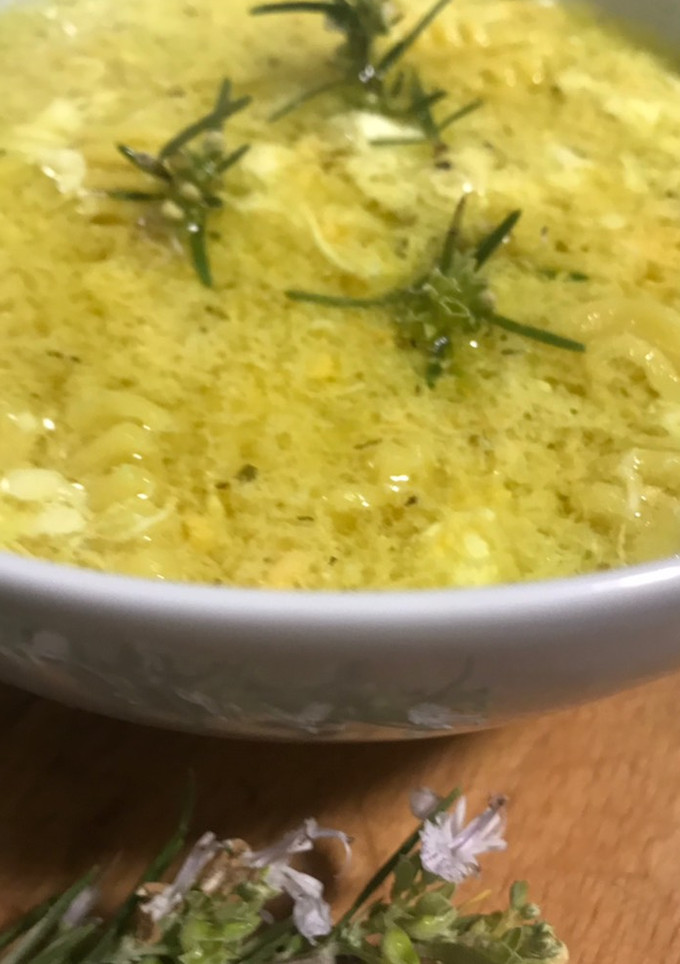 Una foto de Sopa de pollo, por menos de 2€ la ración