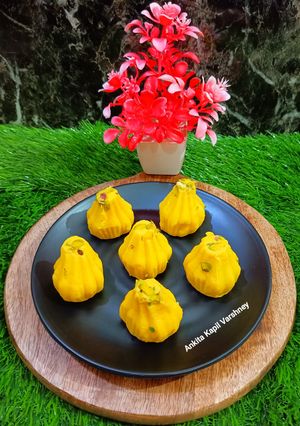 A picture of Besan Modak.