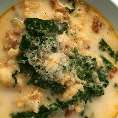 A picture of Instant Pot Low carb Zuppa Toscana soup.