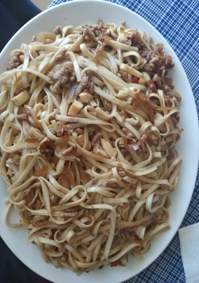 Una foto de Noodles con salsa de soja