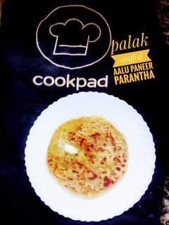 पालक फ्लेवर स्टफड  पराठा (palak flavour stuffed paratha recipe in Hindi) रेसिपी मुख्य फोटो