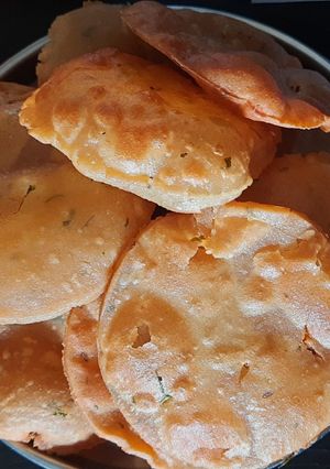 उपवासाची राजगिरा पुरी (rajgira puri recipe in marathi) रेसिपी चे मुख्य फोटो 
