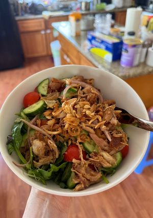Hình của món Salad gà cho bữa ăn sáng.