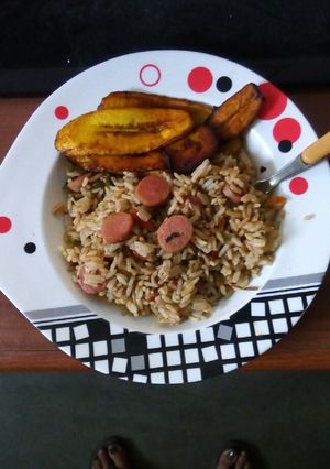 Una foto de Arroz frito con salchicha