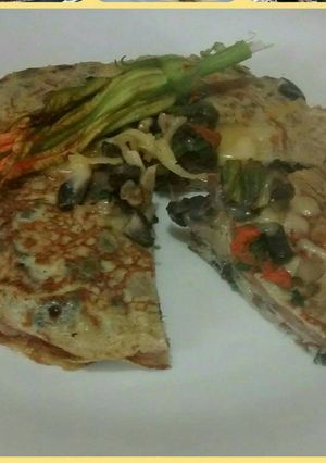 Una foto de Omelet de huitlacohe y flor de calabaza