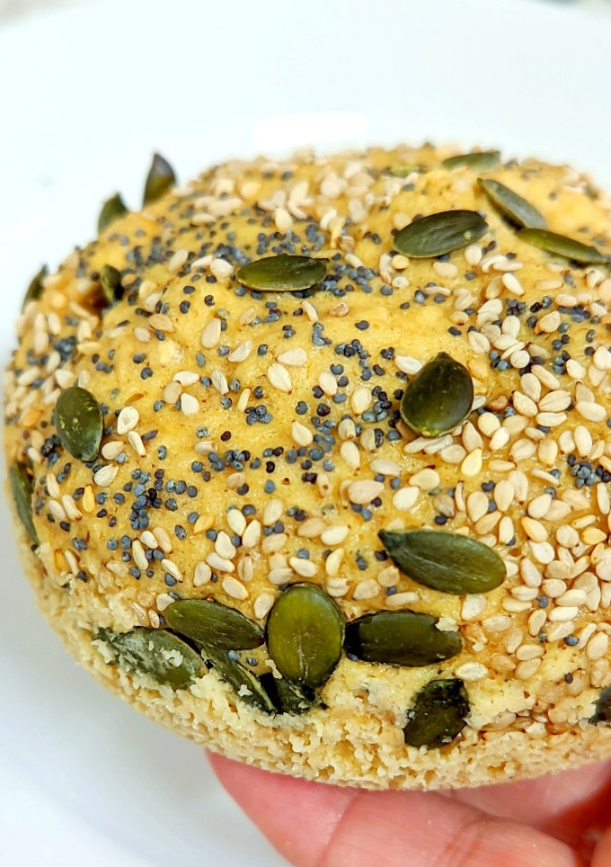 Una foto de Pan keto de semillas en microondas