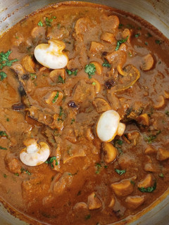 ரோட்டுக்கடை காளான் கிரேவி (Kaalan gravy recipe in tamil) செய்முறை முக்கிய புகைப்படம்