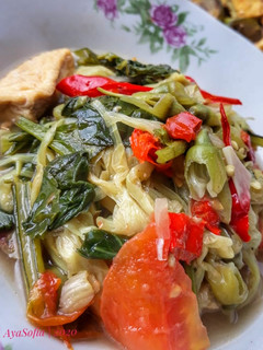 Foto resep Oseng Kembang Turi Sawi Ijo Pedas