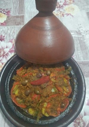 صورة لوصفة طجين بالحوت البيض والخضار