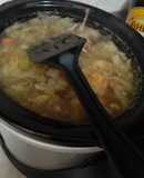 Pepper chicken soup en olla de cocción lenta