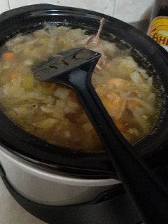 Una foto de Pepper chicken soup en olla de cocción lenta