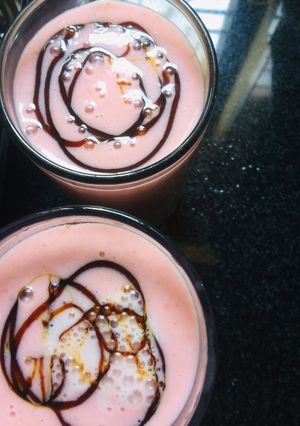 A picture of Banana strawberry smoothie.