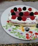 Tarta fría de buttercream de queso y frutos rojos