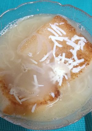 A picture of French Onion Soup.