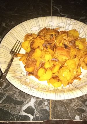 A picture of Fried potatoes omelette.