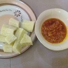 A picture of Yam and local sauce.