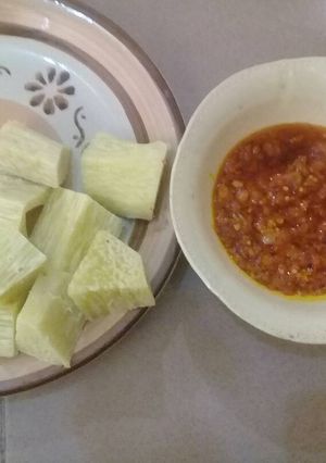 A picture of Yam and local sauce.