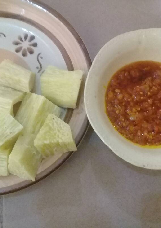 A picture of Yam and local sauce.