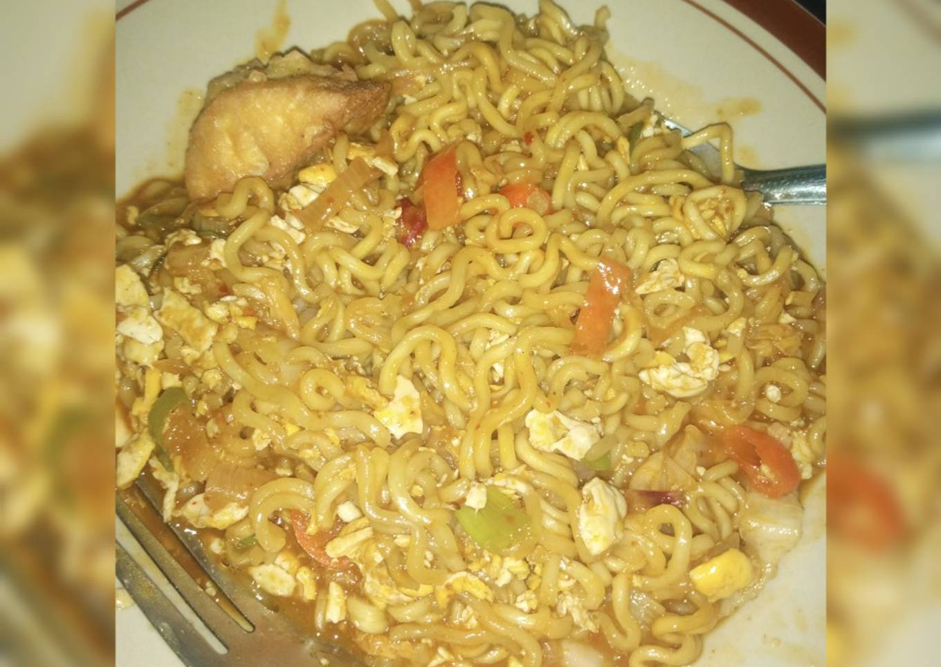 Mie Gaga nyemek