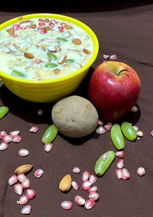 ફ્રુટ સલાડ (Fruit Salad Recipe In Gujarati) રેસીપી મુખ્ય ફોટો
