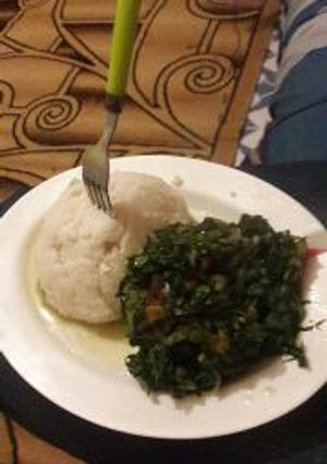 A picture of Ugali and sukumawiki.