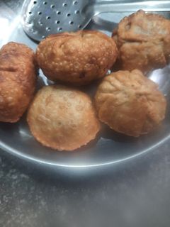 લીલવા ની કચોરી (Lilva Kachori Recipe In Gujarati) રેસીપી મુખ્ય ફોટો
