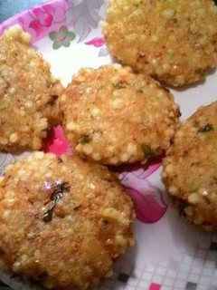 साबूदाना वडा (Sabudana vada recipe in hindi) रेसिपी मुख्य फोटो