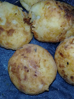 Una foto de Bombas de papa rellenas con carne y queso