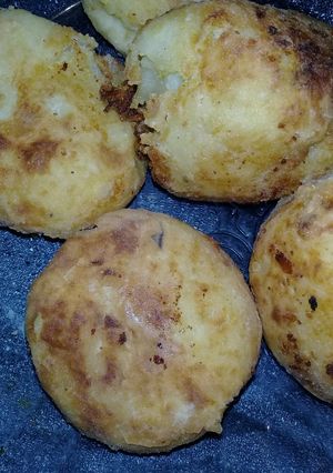 Una foto de Bombas de papa rellenas con carne y queso