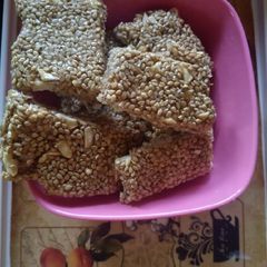 A picture of Til chikki.