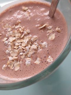 Una foto de Batido de chocolate, avena, semillas de cáñamo y Agua de Mar