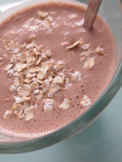 Una foto de Batido de chocolate, avena, semillas de cáñamo y Agua de Mar