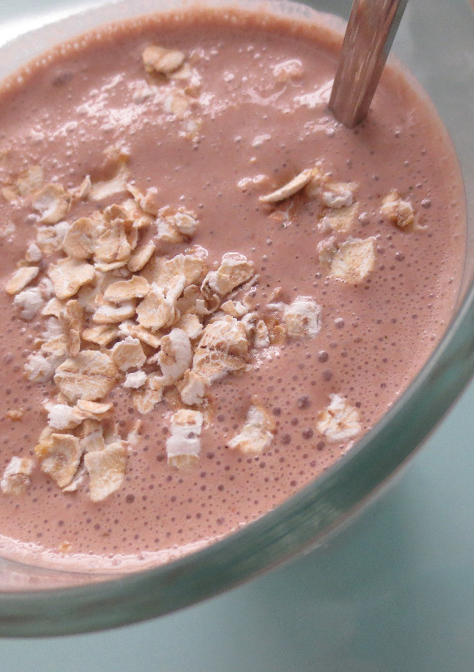 Una foto de Batido de chocolate, avena, semillas de cáñamo y Agua de Mar