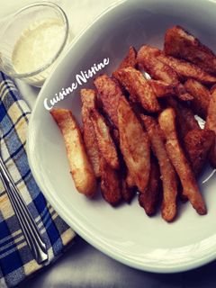 صورة لوصفة بطاطا مشرملة مع صلصة مرافقة لها 🍟❤