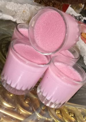 صورة لوصفة زبادي بدون الجهاز بالفراولة بيتي واحلي من الجاهز 😋