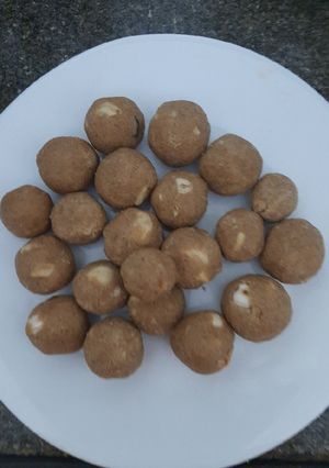आटे काजू का लड्डू (Aate kaju ka laddu recipe in hindi) रेसिपी मुख्य फोटो